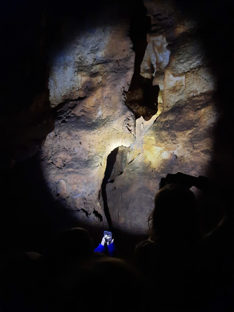 Grotte de Bernifal 'shadow play'