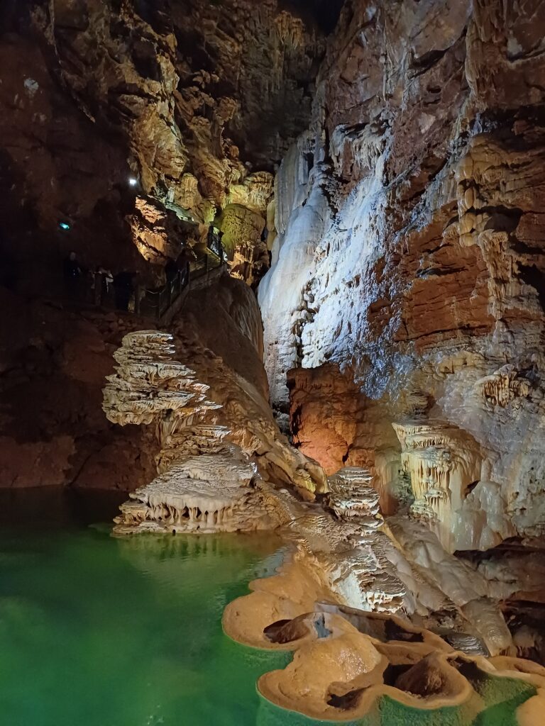 Fascinating caves in the Dordogne